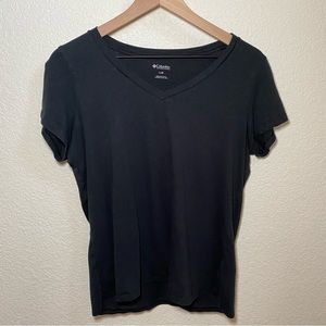 Columbia v-neck tee size Large